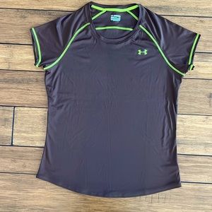 #51 Women’s Under Armour semi-fitted heat gear shirt